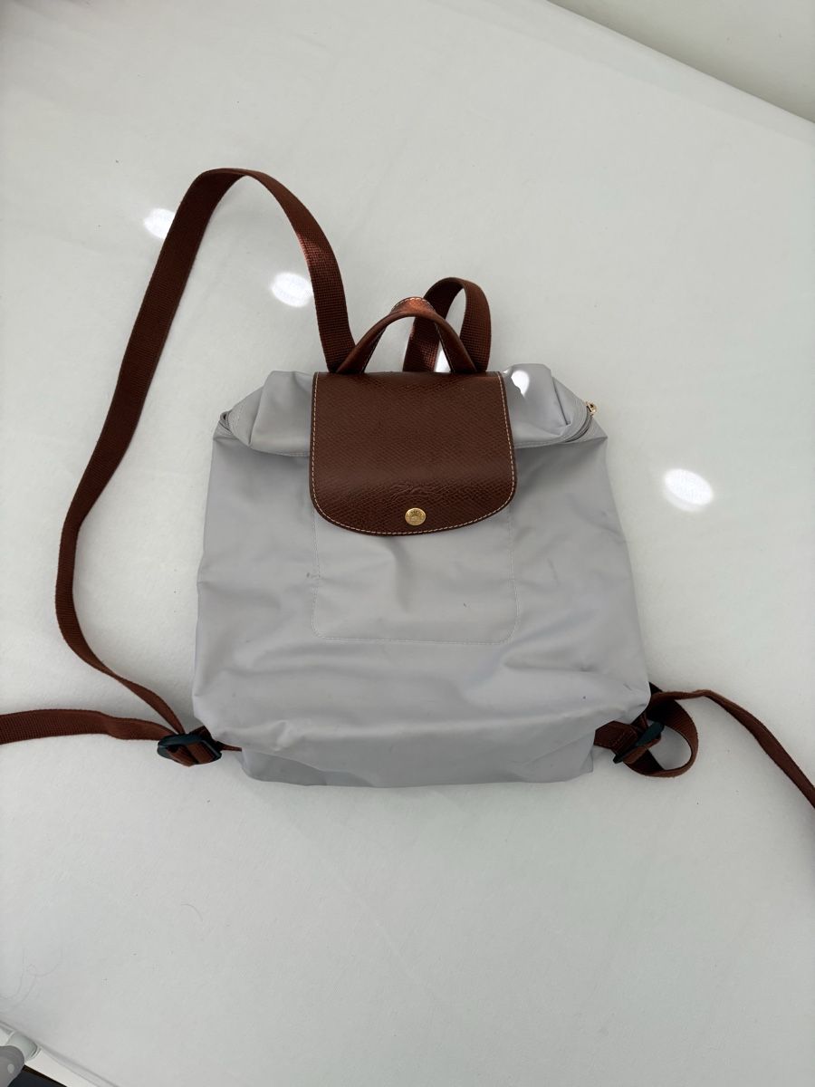 Longchamp Zaini: Longchamp Rucksack Grau – Usato da Münchenstein venduto da Miresolese