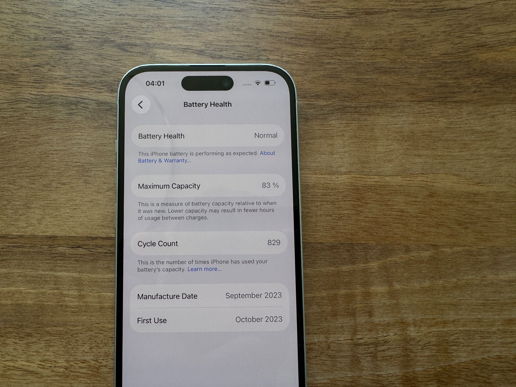 Apple Portables: Iphone 15, funktioniert einwandfrei, mit kapputem Backscreen – D'occasion à Linthal par Water 4