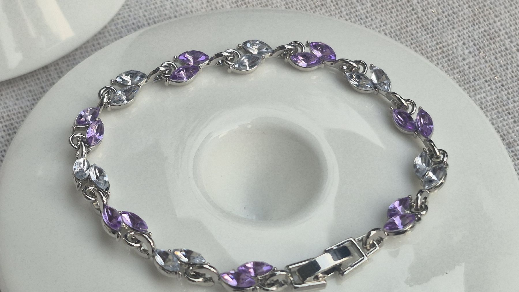 Armbänder & -reifen: Bracciale metallo argento con pietre viola e bianche – Neu (gemäss Beschreibung) aus Giubiasco von Stefaniav 5