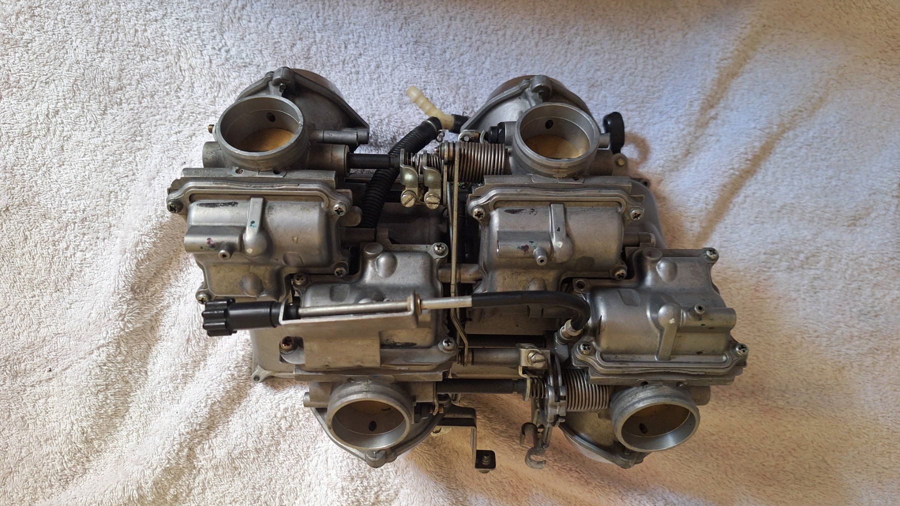 Toutes les pièces détachées moto: Vergaser zu Honda VF1000R/E – D'occasion à Zwingen par lahonda11 2