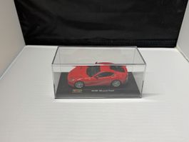Modellauto Ferrari 812 Superfast rot in Vitrine neu