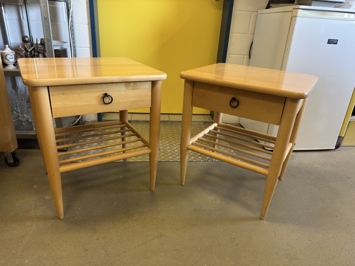 Comodini: 2 Stück Nachttisch/ Beistelltisch – Usato da Strengelbach venduto da RaenAntikDesign