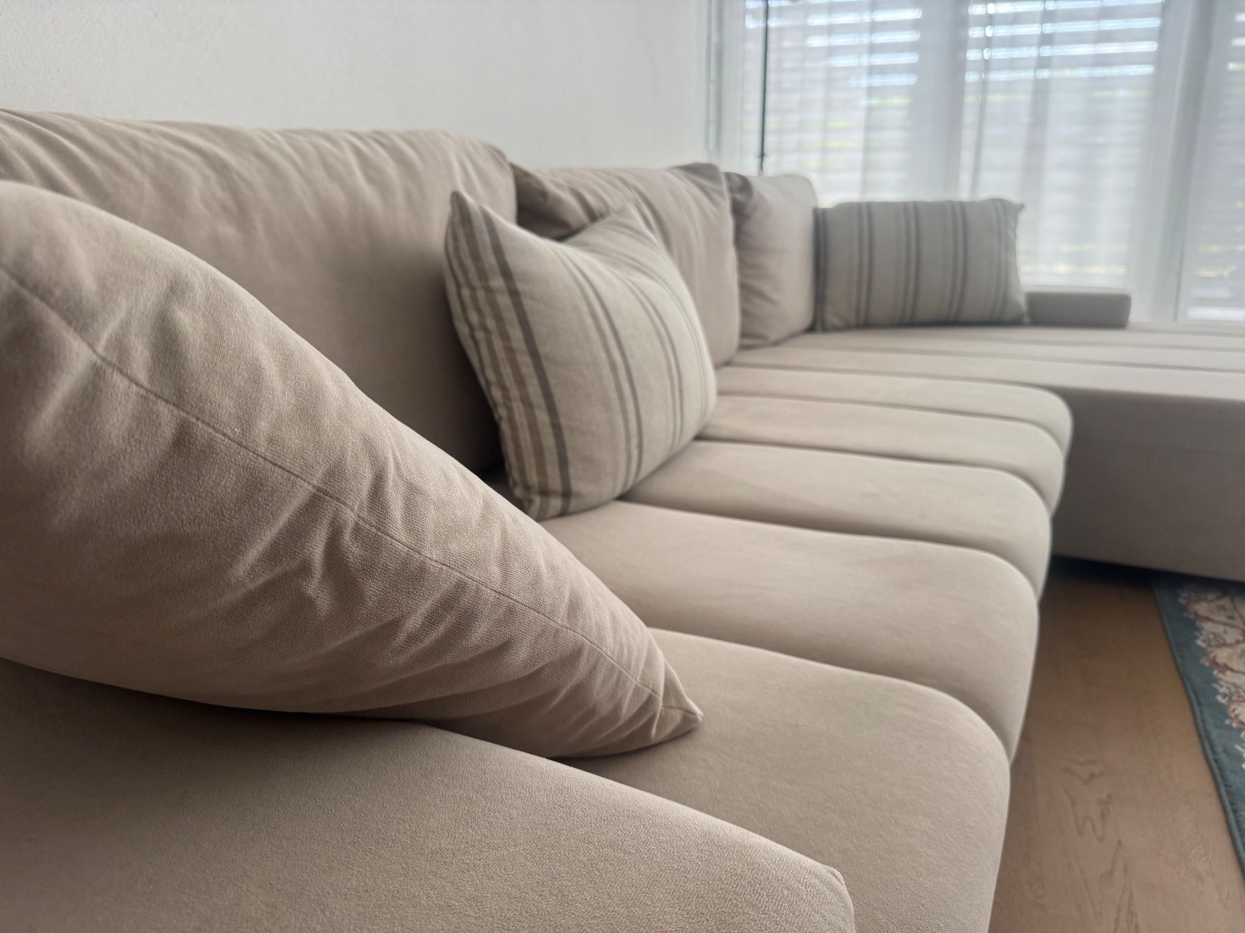Divani: Wohnlandschaft / Ecksofa in Beige / Samtweiss – Usato da Wohlenschwil venduto da koe_fhd9 4