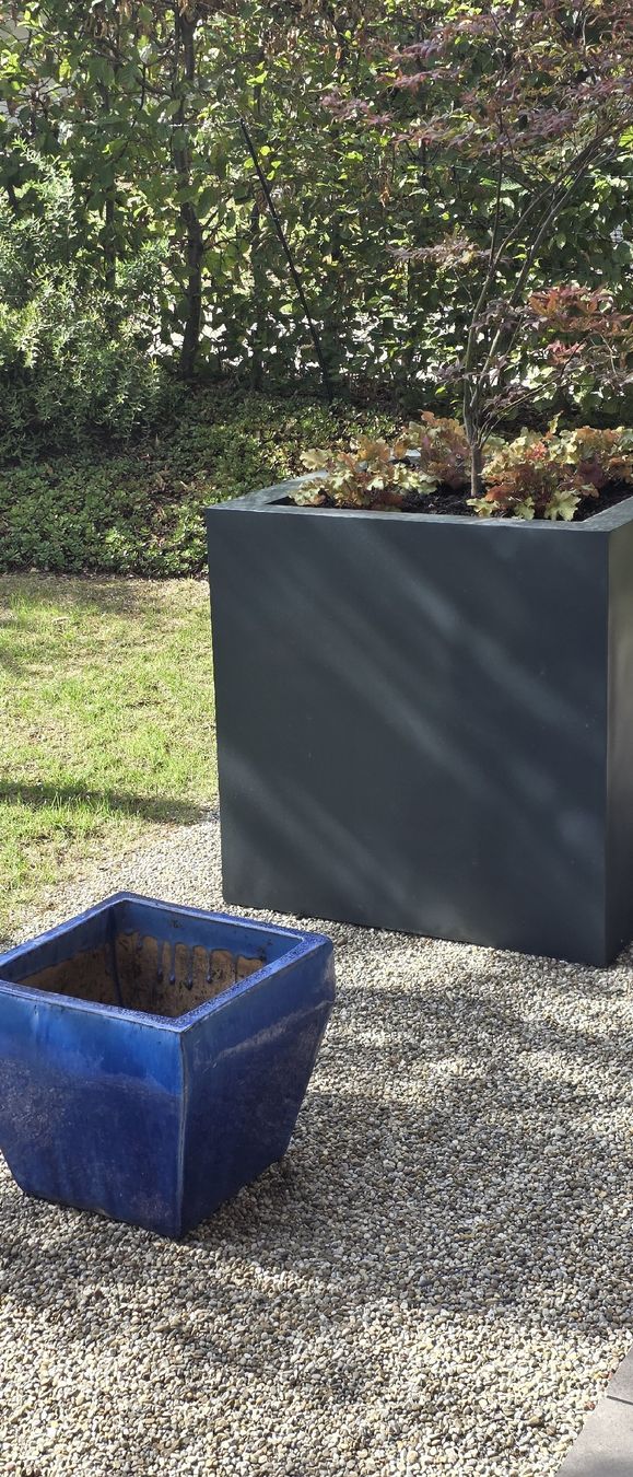 Pots de fleurs: Blauer Keramik Blumentopf  – D'occasion à Busswil TG par Boss77
