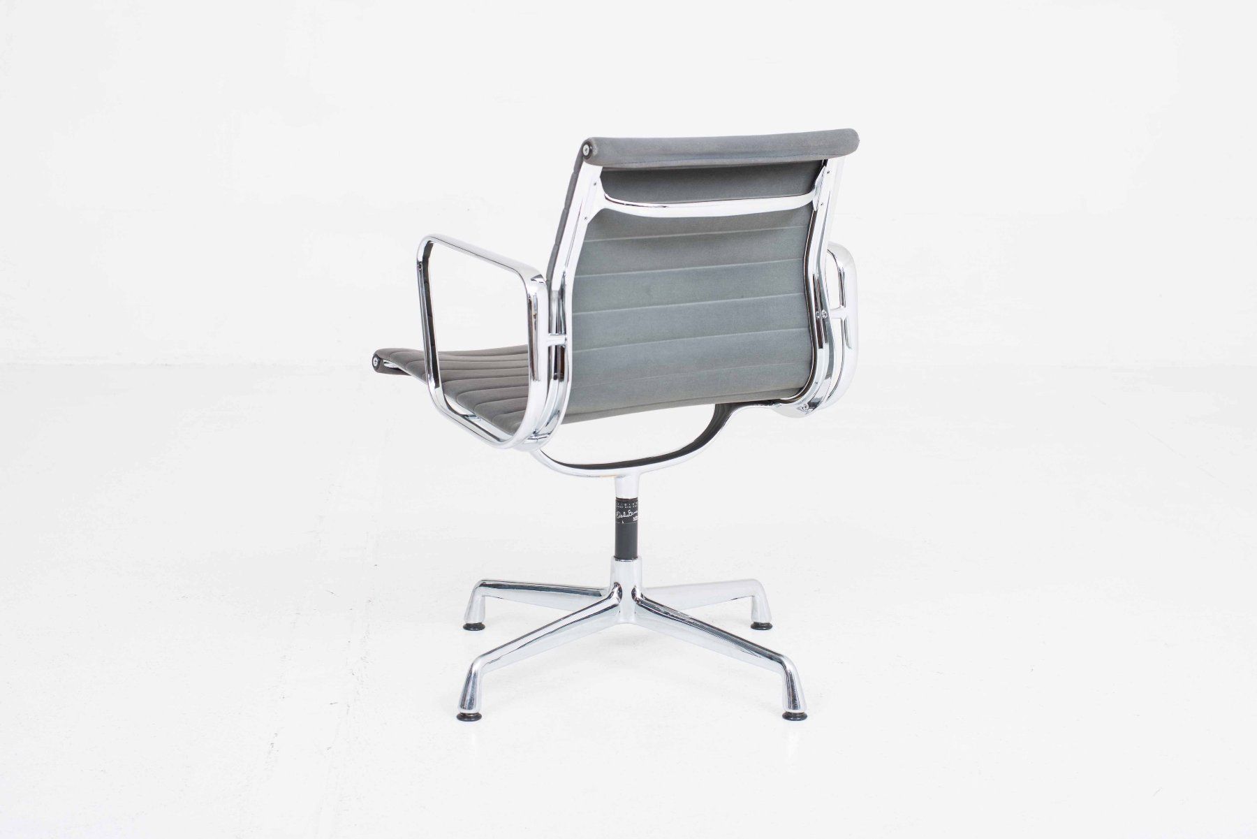 Vitra Sedie: Vitra EA 108 Bürostuhl von Eames in grauem Samtstoff – Usato da Zürich venduto da STUZH38 3