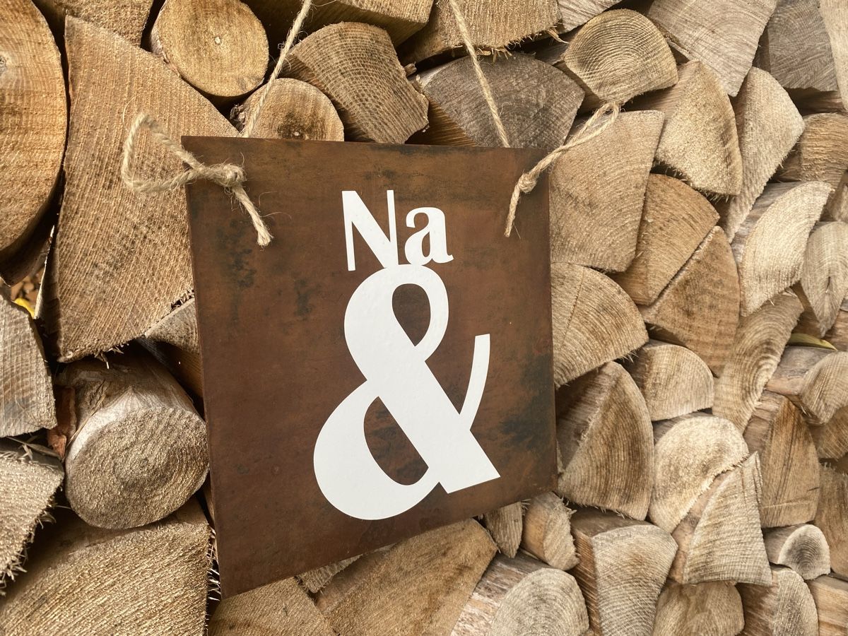 Alle Dekorationen: Edelrost Schild „Na und“ – Neu und originalverpackt aus Obergerlafingen von Schilu-2017
