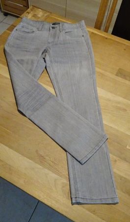 neu: Jeanshose Gr. 164, Bund verstellbar