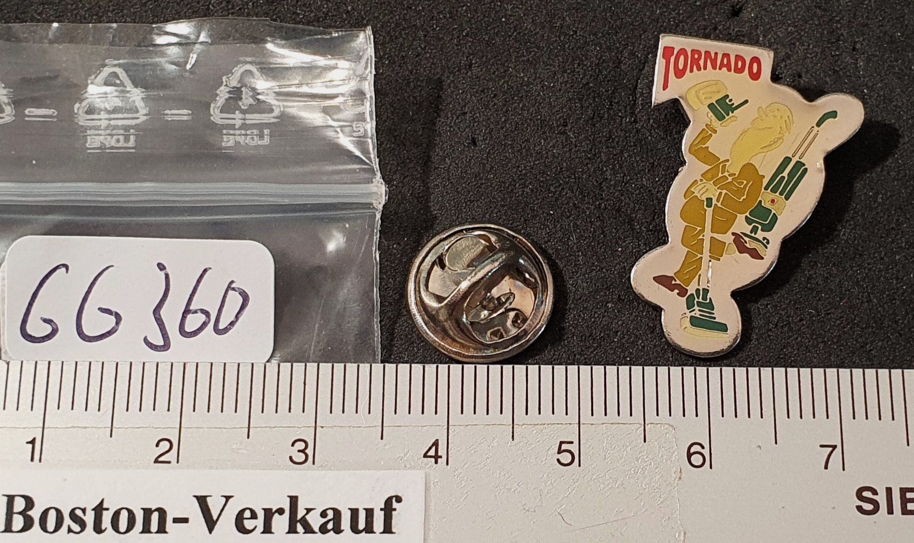 Plaketten & Abzeichen: GG360 - Pin TORNADO Staubsauger – Gebraucht aus Reinach BL von Boston-Verkauf 2