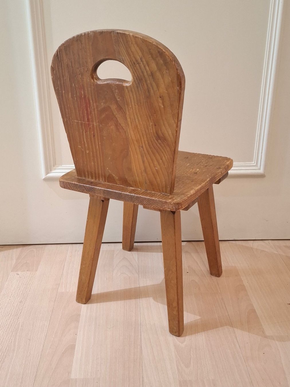 Stühle: Rustikale Kinderstuhl 1950 Authentischer Vintage-Alpenhocker – Gebraucht aus Zürich von bruzolda 2