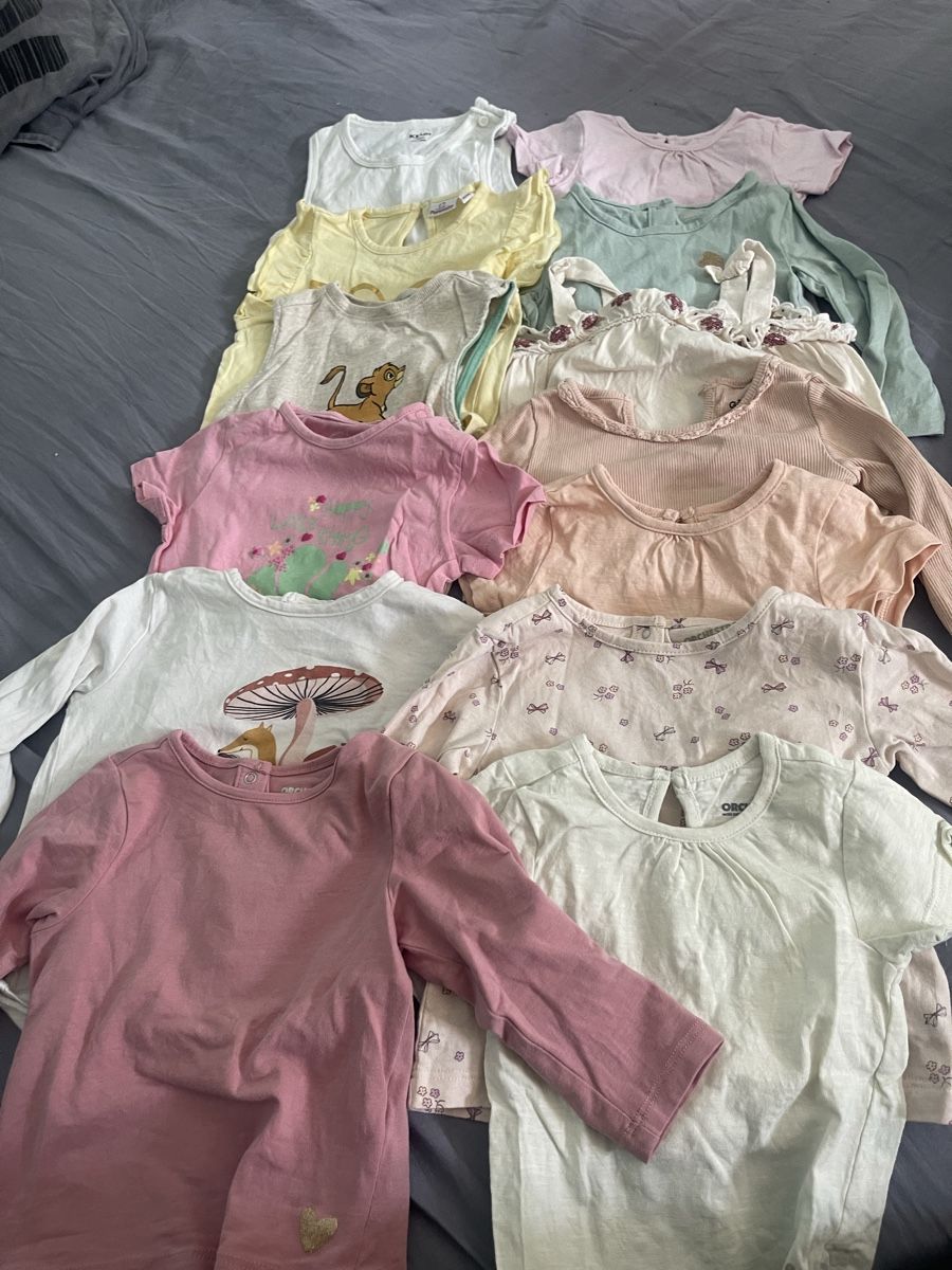 Lotti & Set di vestiti: Lot de 32 vêtements taille 12 mois  – Usato da Boncourt venduto da sev_r66z 2