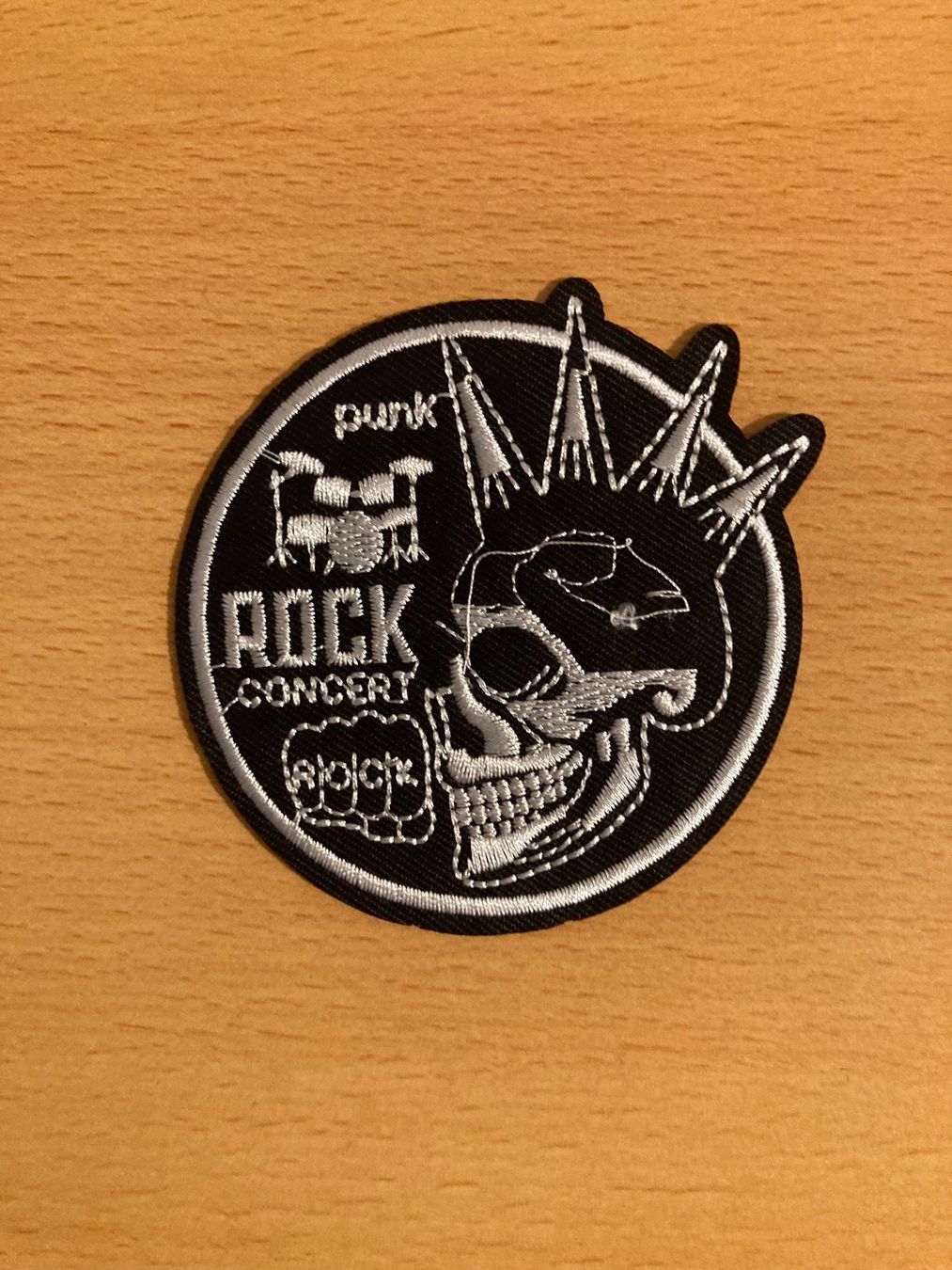 Toppe: Patch Sticker Aufnäher Rock Punk Metal 220 – Nuovo (secondo la descrizione) da Horn venduto da abutre72