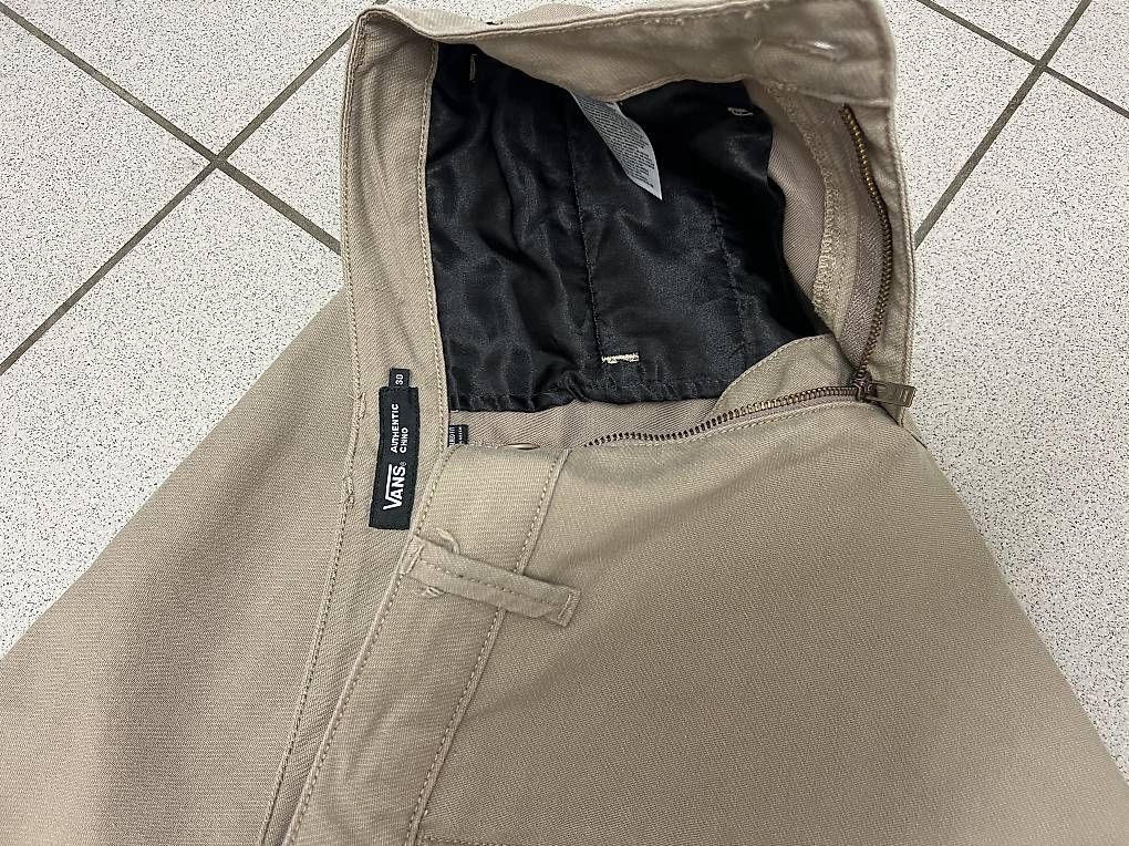 Pantaloni: VANS Authentic Chino Beige – Usato da Effretikon venduto da kia_c6fv 3