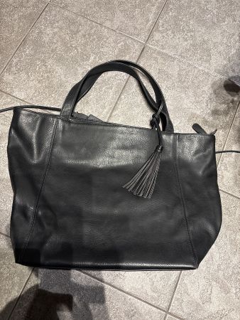 Damen Handtasche schwarz mit Quaste gebraucht guter Zustand