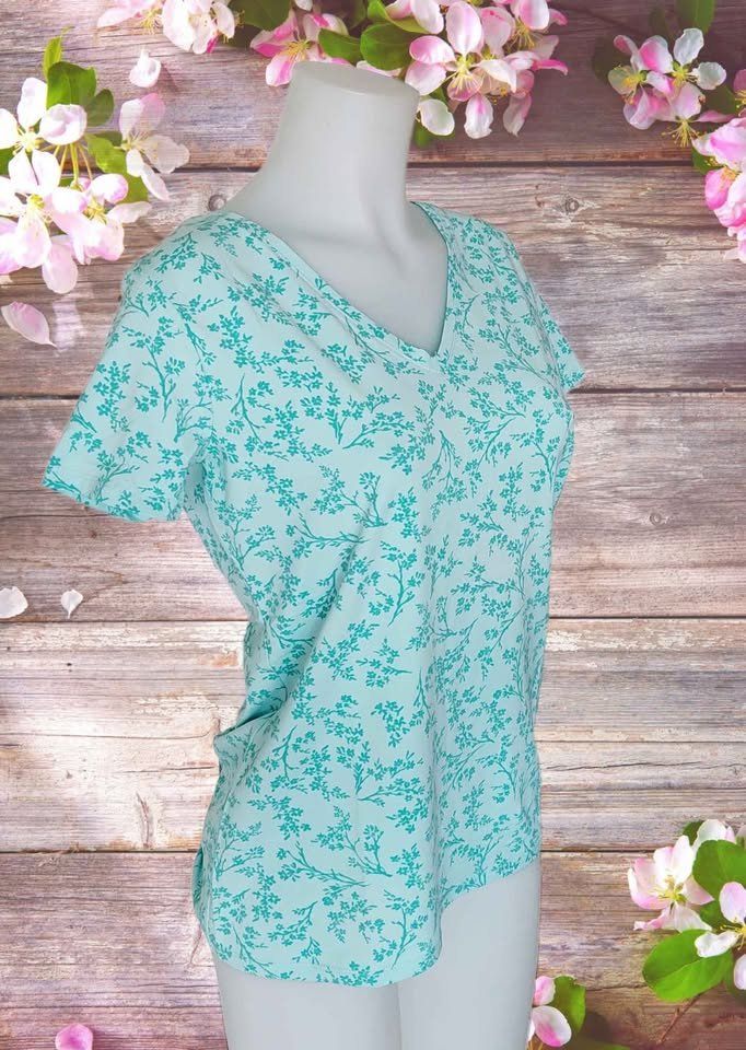 C&A T-shirt: Bio Shirt mit Blumenmuster, helltürkis, Grösse L – Nuovo e nell'imballaggio originale da Aarburg venduto da Hystoria