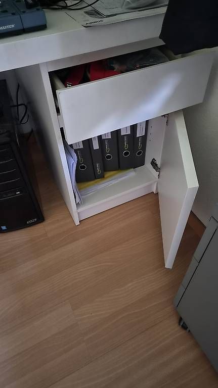 Ikea Scrivanie: Ikea Schreibtisch weiss – Usato da Marthalen venduto da Jenny.Z 2