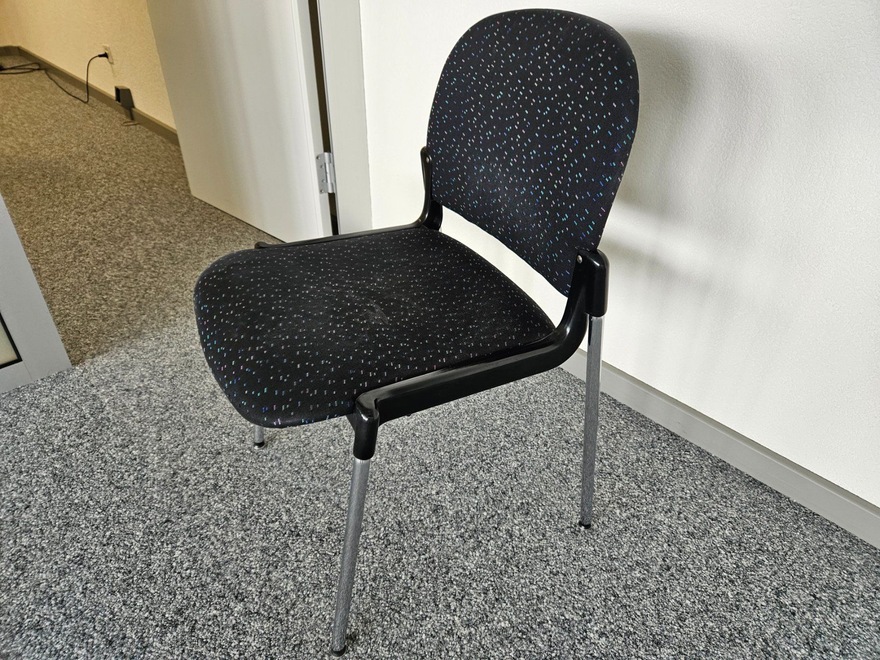 Stühle: Büro oder Konferenz Stühle – Gebraucht aus Rüti b. Büren von giruno
