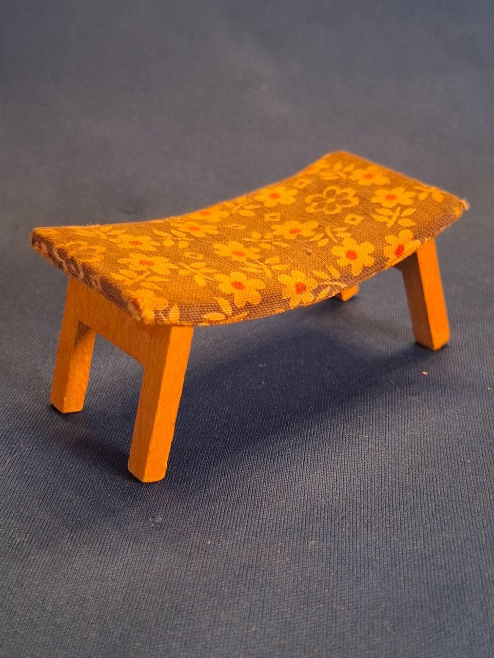 Case e mobili per bambole: Puppenhaus Vintage Hocker 1960er – Usato da Schlieren venduto da Svenja7