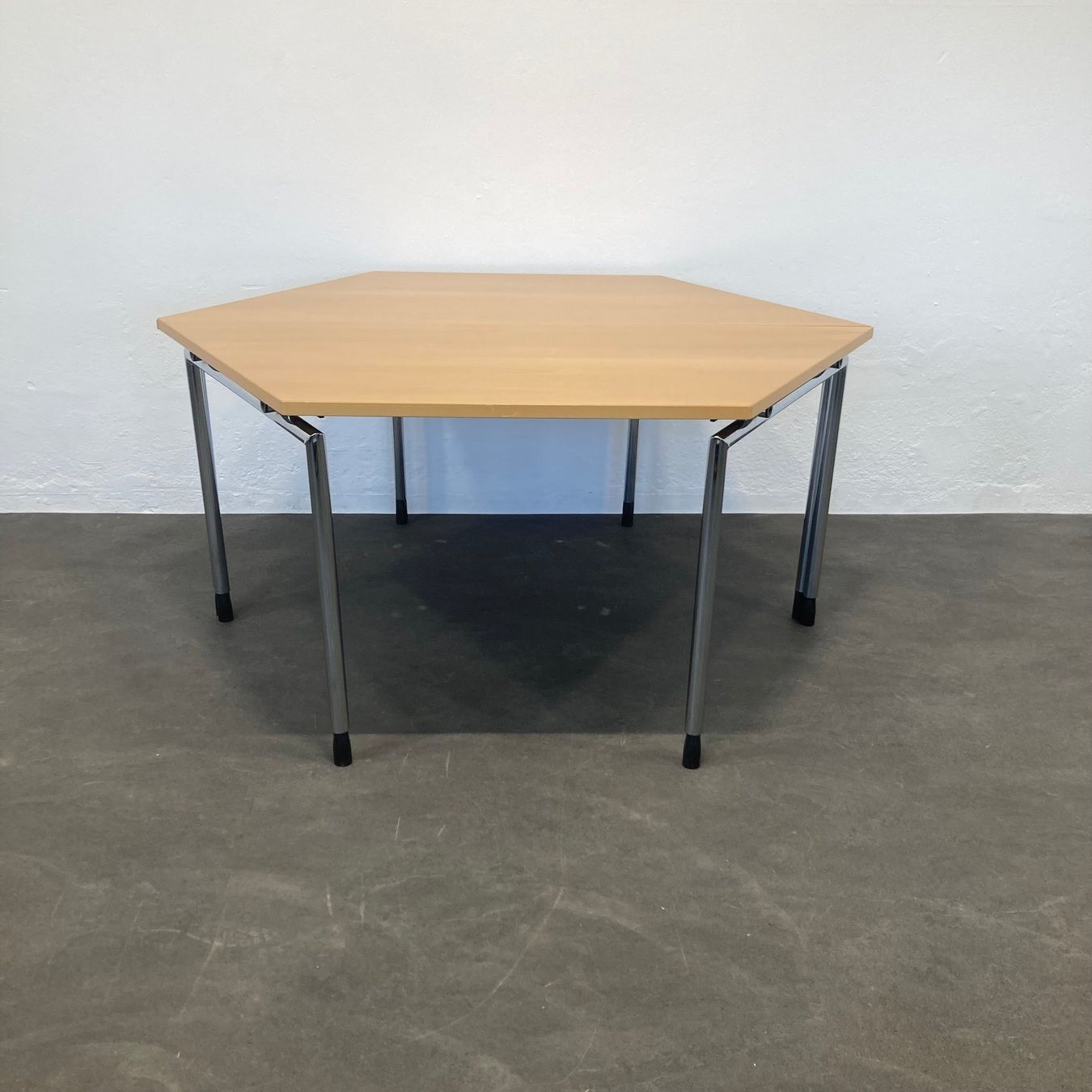 Sedus Tavoli: Sedus Classic Sitzungstisch Trapez-Kombi – Usato da Schönenwerd venduto da mcofficeshop