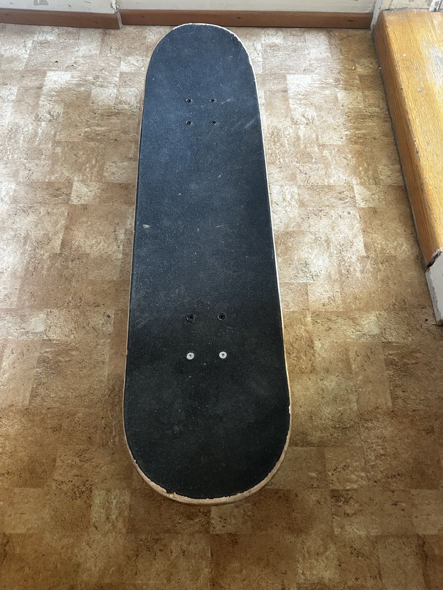 Skateboards: Planche à roulettes complète design multicolore bon état – Défectueux à Lausanne par san_f6lt