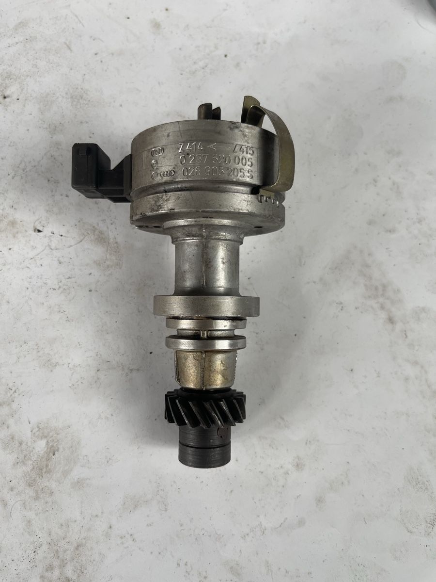Bosch Tutti pezzi di ricambio auto: Bosch Zündverteiler Audi 80 – Usato da Altbüron venduto da Garage-Bulak