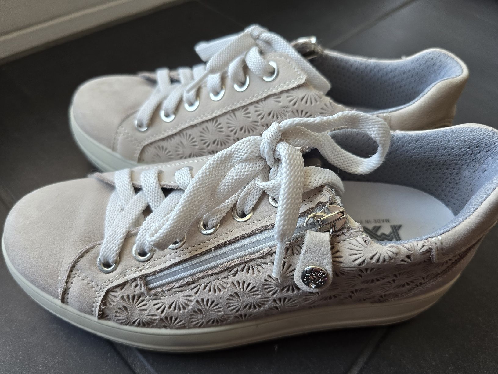 Damenschuhe: Damen Sneaker Grösse 35 – Gebraucht aus Unterentfelden von Panda-87 1