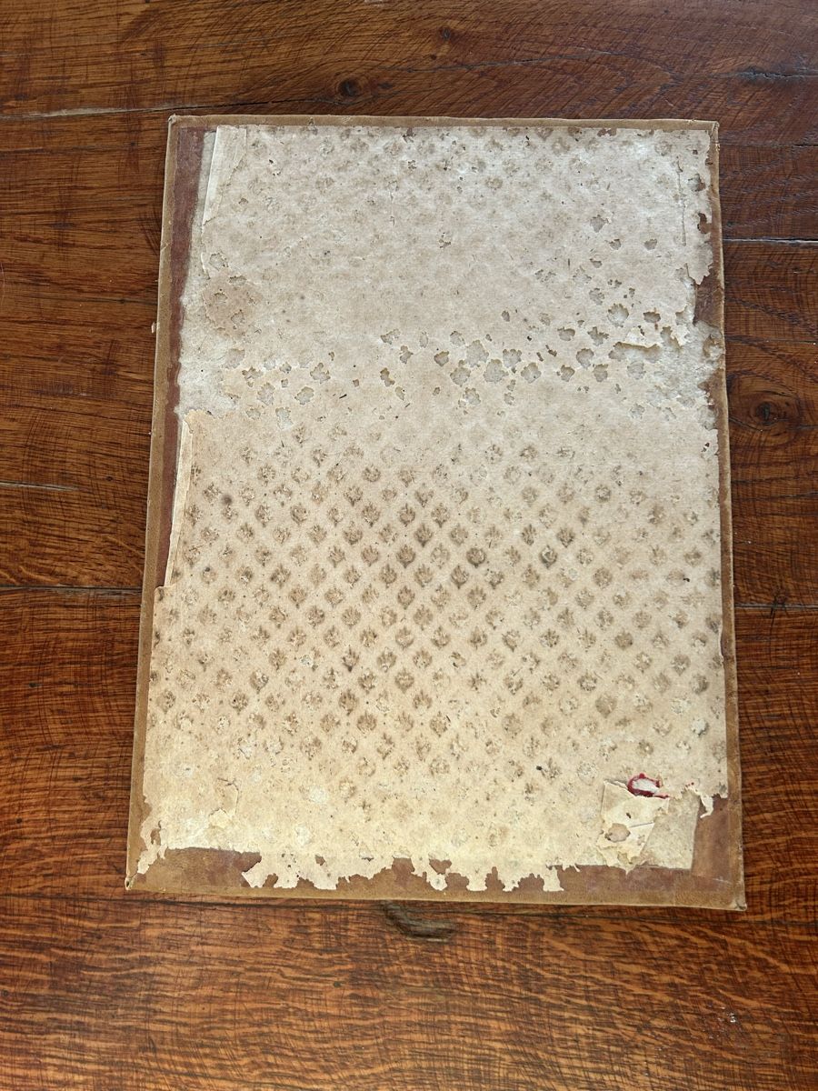 Foto & Immagini: Kanontafel antik aus Karton, rote Initialen – Usato da Riedholz venduto da Frettchen63 5