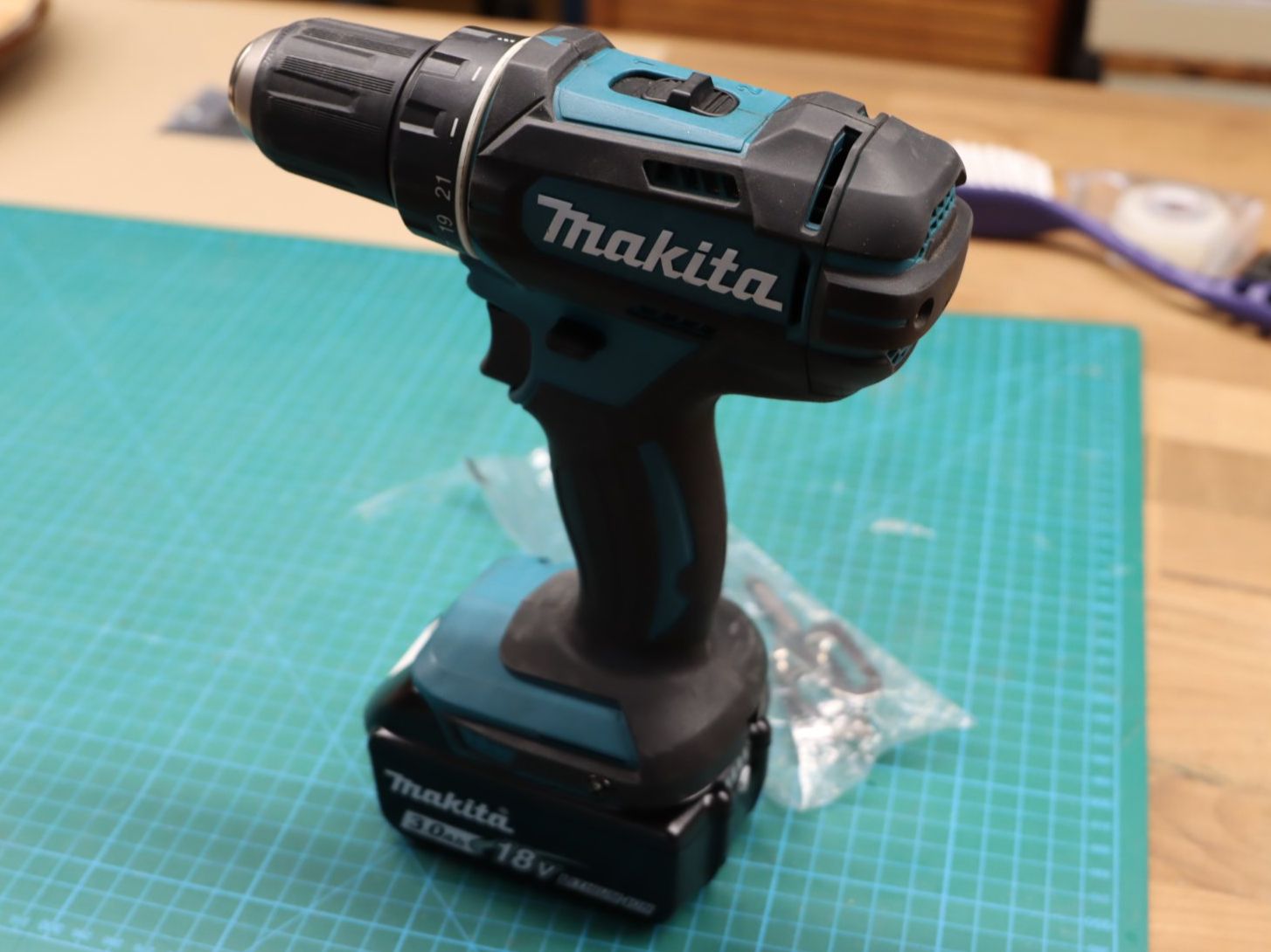 Makita Tutti gli attrezzi: Makita DDF482 Akkuschrauber Set – Usato da Emmetten venduto da Super008 9