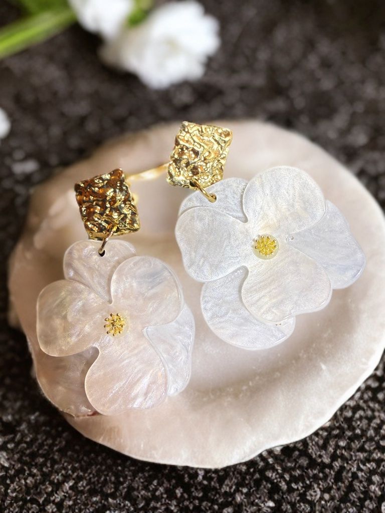Ohrringe & -stecker: Boucles d’oreilles Fleur Nacrée – Neu und originalverpackt aus St-Maurice von Sandrinette123 2