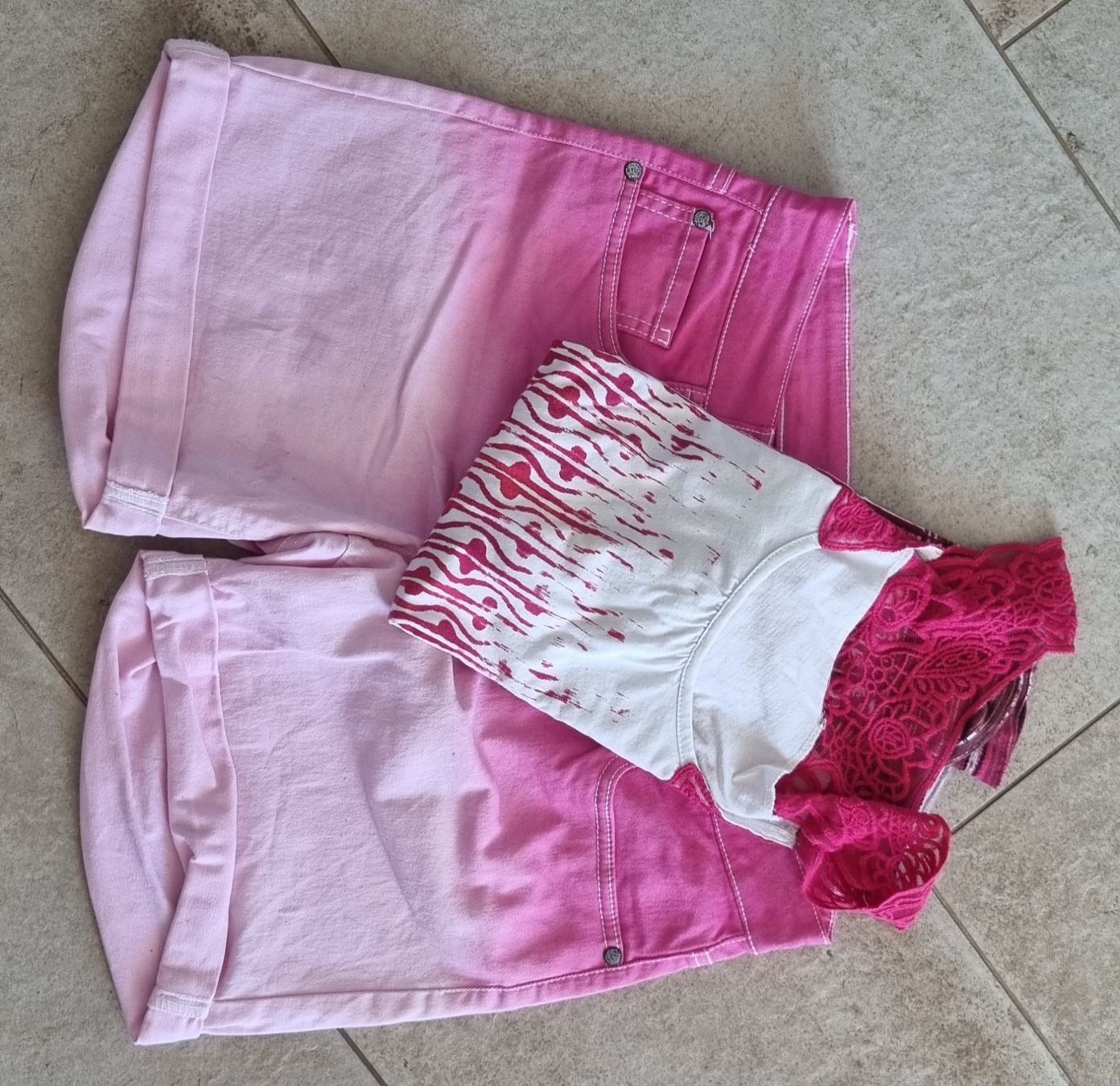 Kleiderpakete: Top & Shorts gr.42 – Gebraucht aus Grossdietwil von GNOM313