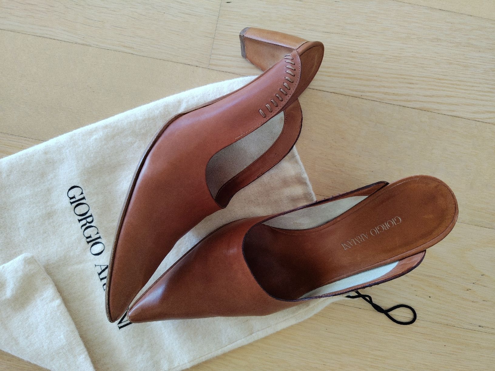 Armani Scarpe da donna: GIORGIO ARMANI Pantolette Leder Cognac Size 36 – Usato da Buchrain venduto da QueenyHE51 2