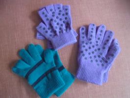 3 Paar Handschuhe grün und violett NEU von C&A
