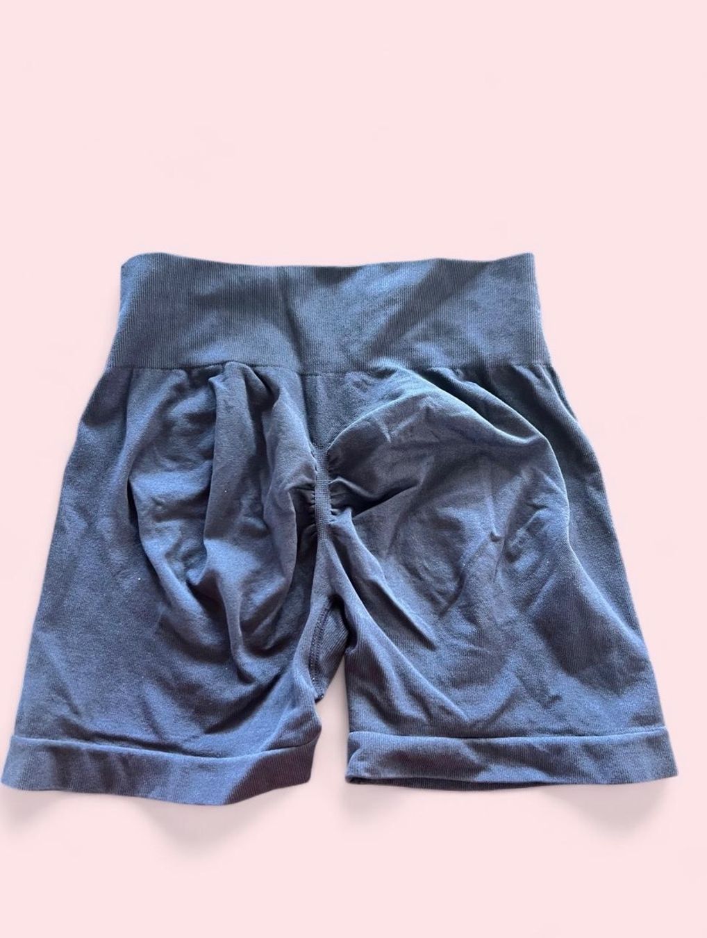 Leggings: Black & navy shorts with built in scrunch – Usato da Otelfingen venduto da houseofstae 3