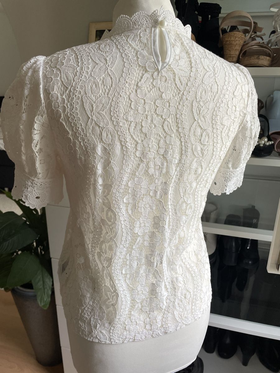 Camicette: White lace beaded blouse - size 36  Never worn – Usato da Fischbach-Göslikon venduto da Vera2109 4