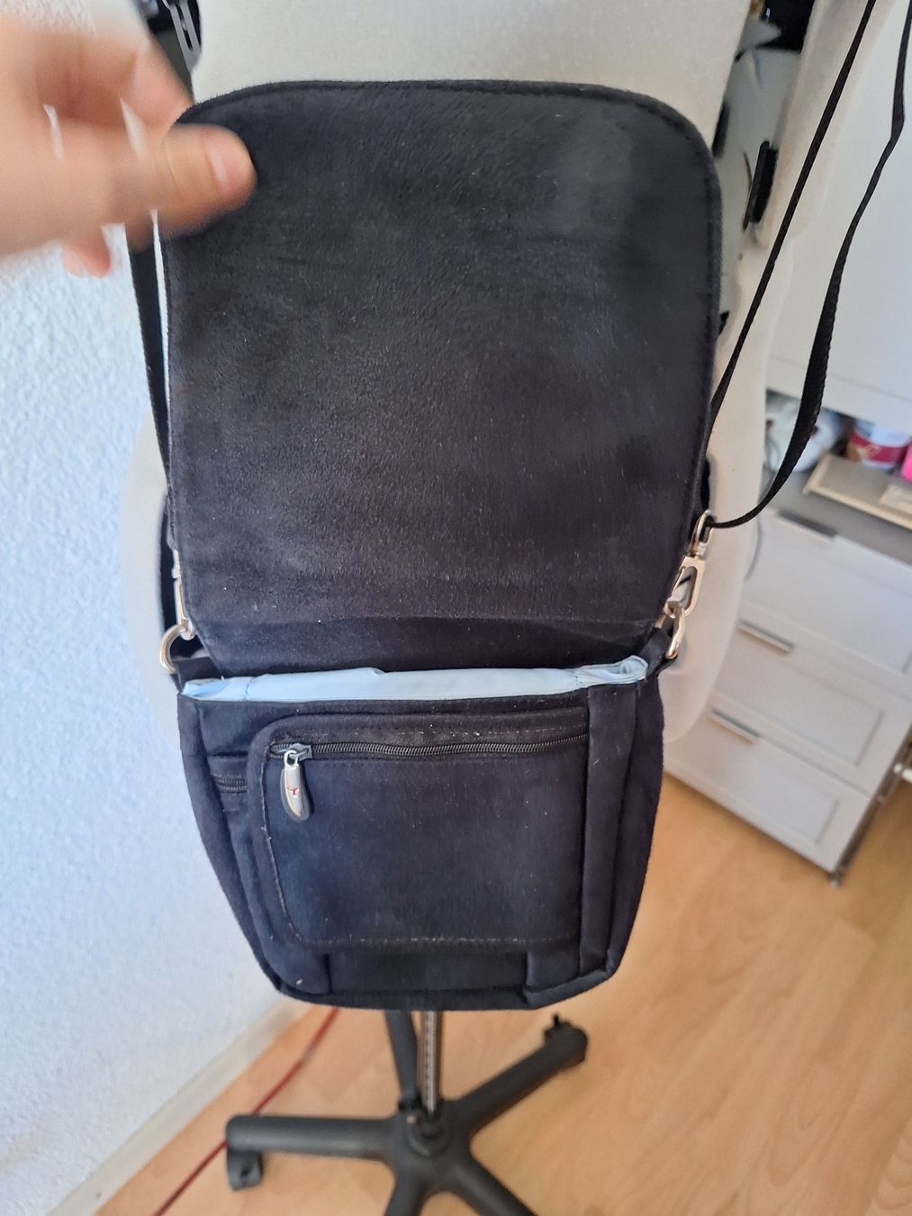 Taschen: Schwarze Umhängetasche – Gebraucht aus Teufenthal AG von boebe071 2