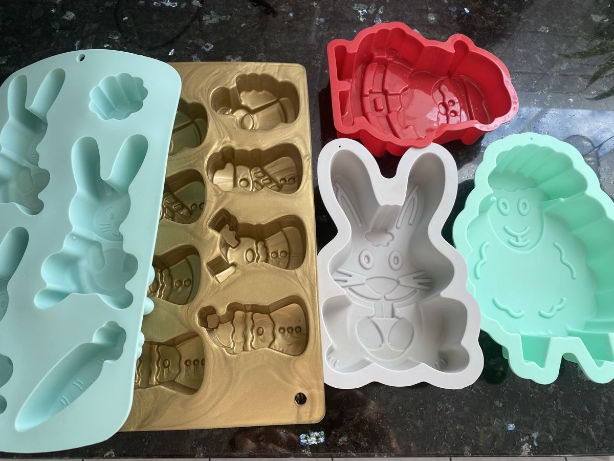 Teglie da forno: Silikon Backformen: Ostern, Samichlaus, Schaf – Usato da Buchrain venduto da Sisi83
