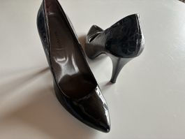 Lack Pumps mit Kroko Optik von Navyboot
