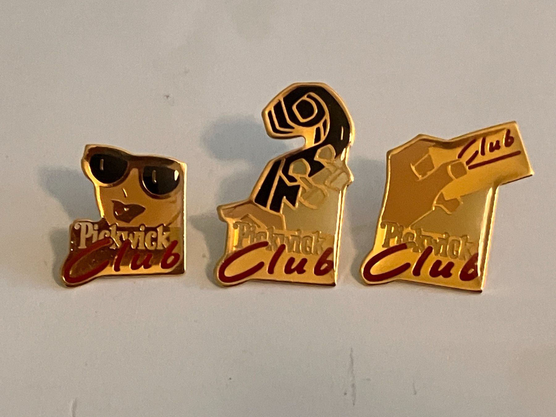 Placchette & Badge: 3 Pin Pickwick Club – Usato da Basel venduto da djwwpp