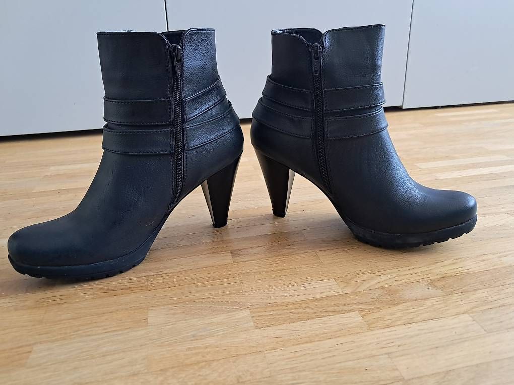 Scarpe da donna: Bottes femmes en cuir, 38 – Usato da Genève venduto da Benz2017 2