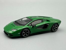 Lamborghini Countach LP800-4 1:64 Verde Medio neu OVP