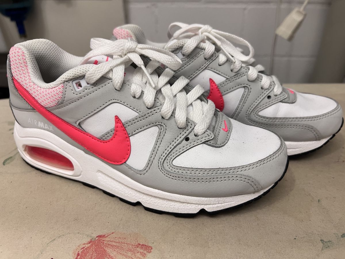 Nike Chaussures filles: Nike 36.5 – D'occasion à Bergdietikon par Marineh2004