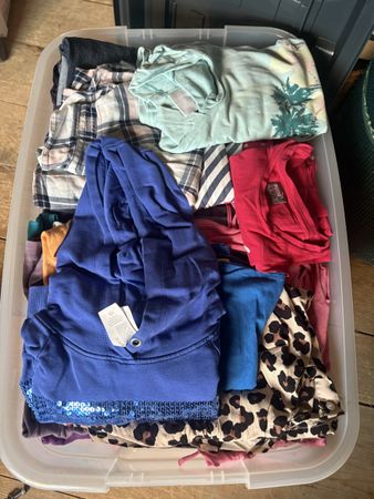 Mädchenkleiderset mit Box Gr. 140