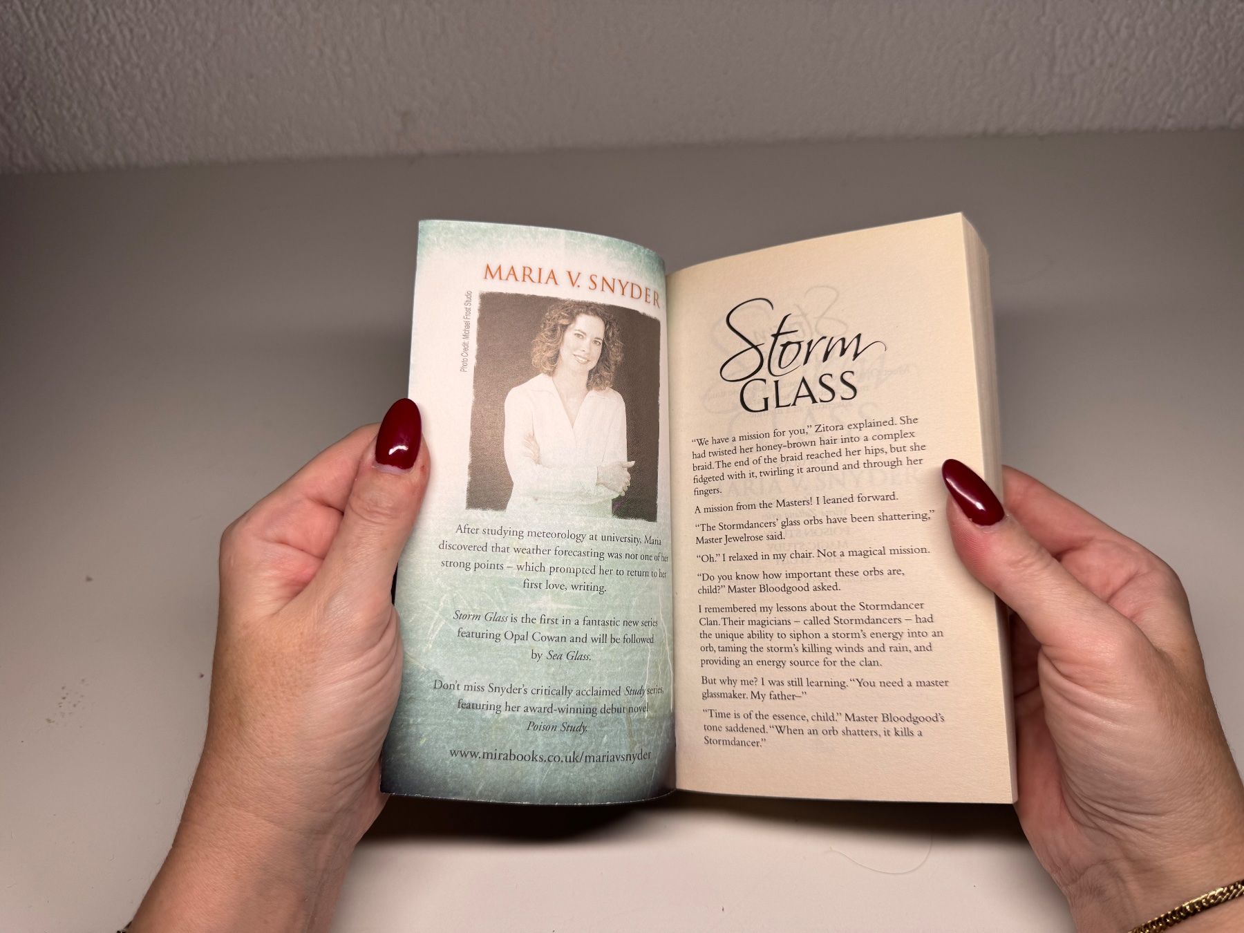 Bücher: NOVEL: Maria V. Snyder, Storm Glass – Gebraucht aus Grosswangen von English_books 2