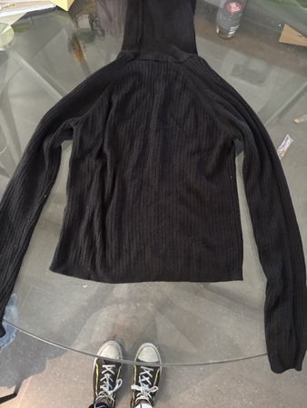Pull noir côtelé à col roulé, taille M, état impeccable