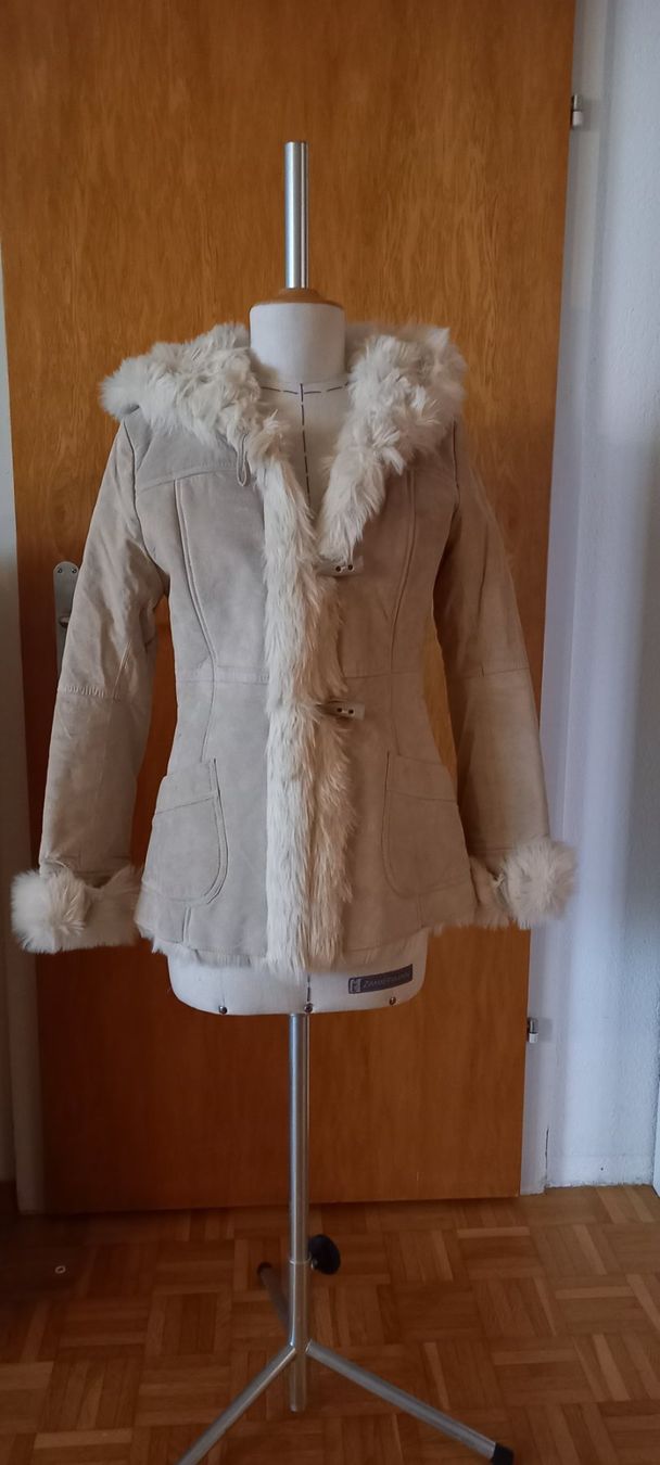 Giacche: Neuwertige Wildlederjacke Gr 34 – Nuovo (secondo la descrizione) da Zwillikon venduto da Leewii