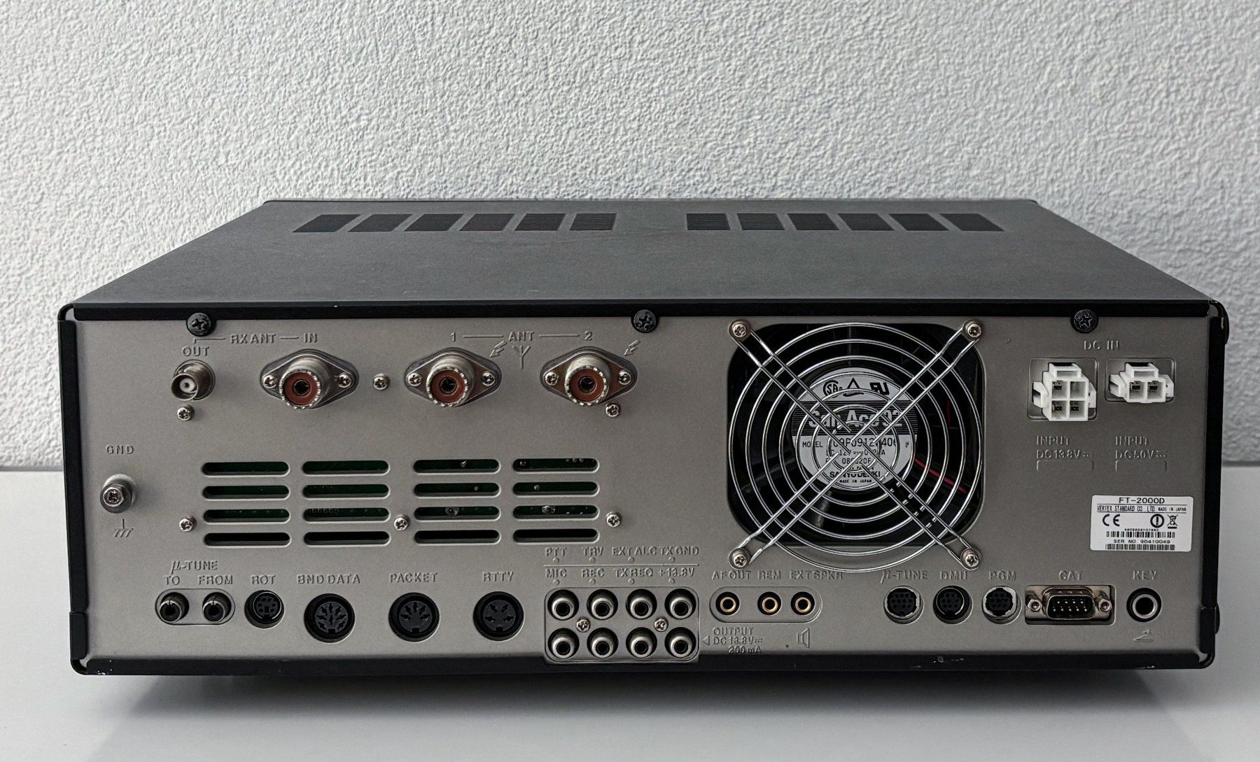Yaesu Funktechnik: Yaesu FT-2000D (200W) – Gebraucht aus Zürich von J2O 2