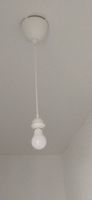 Lampenaufhängung weiß + LED-Glühbirne Ikea