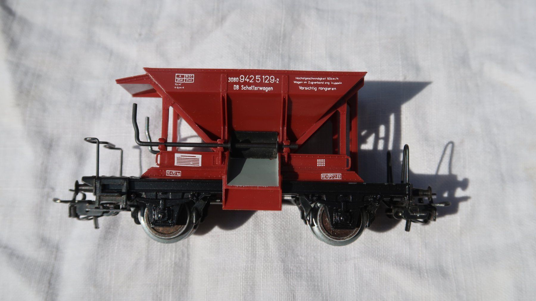 Märklin Modellini di ferrovie: MÄRKLIN DB Kies- /Schotterwagen – Usato da Muttenz venduto da Laeckerlihamschter 1