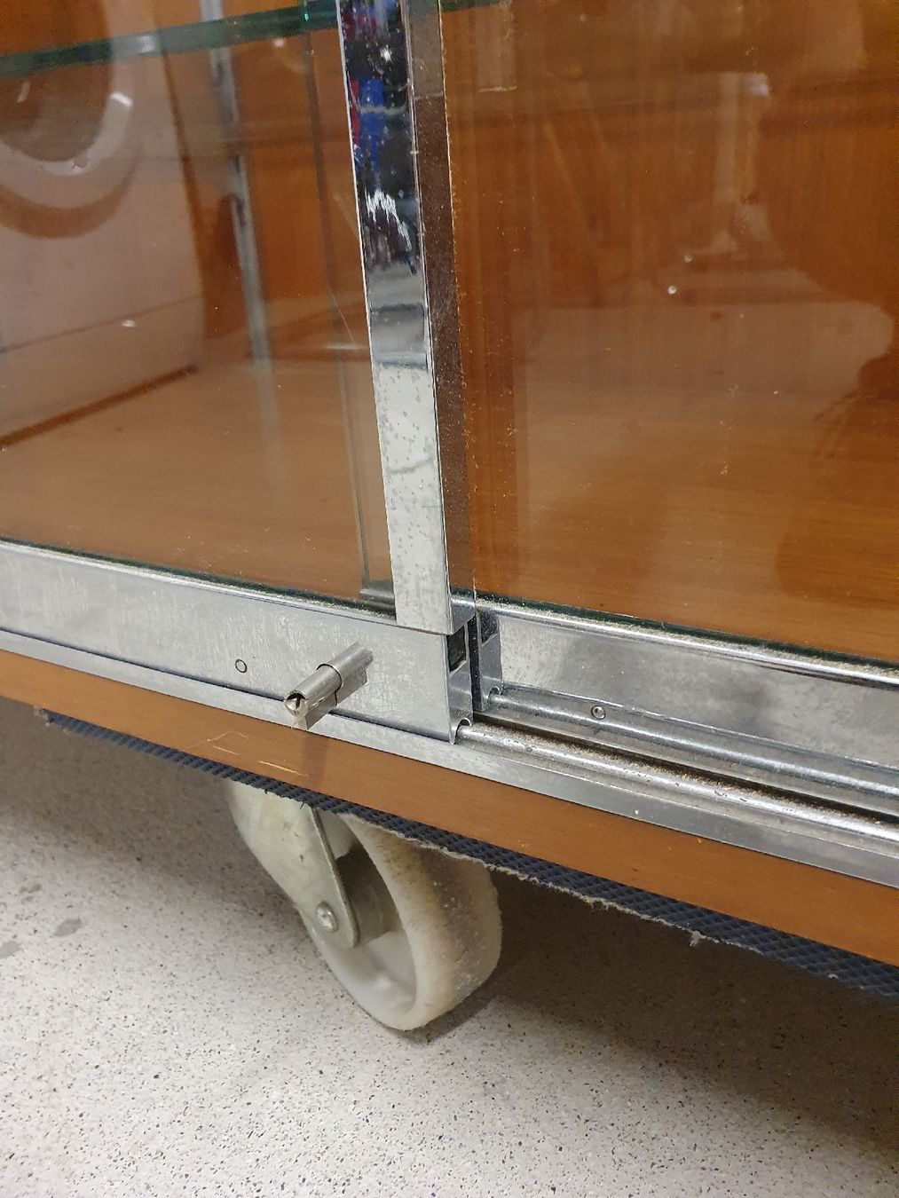 Vitrines: Vitrine – D'occasion à Kriens par delee 3