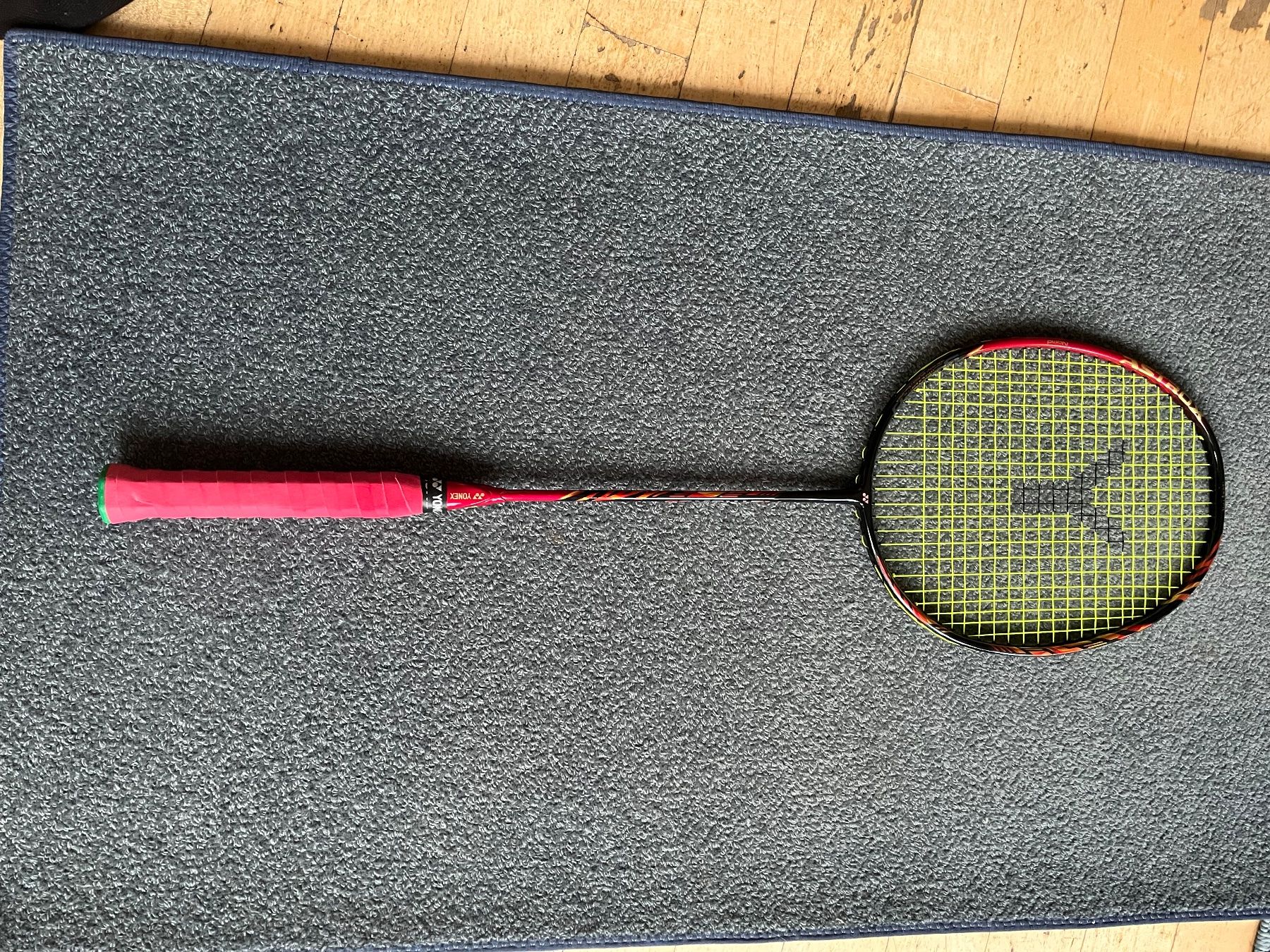 Yonex Racchette: Badmintonschläger Yonex Astrox 99 Pro Cherry Sunburst – Usato da Bern venduto da Moritz80 1