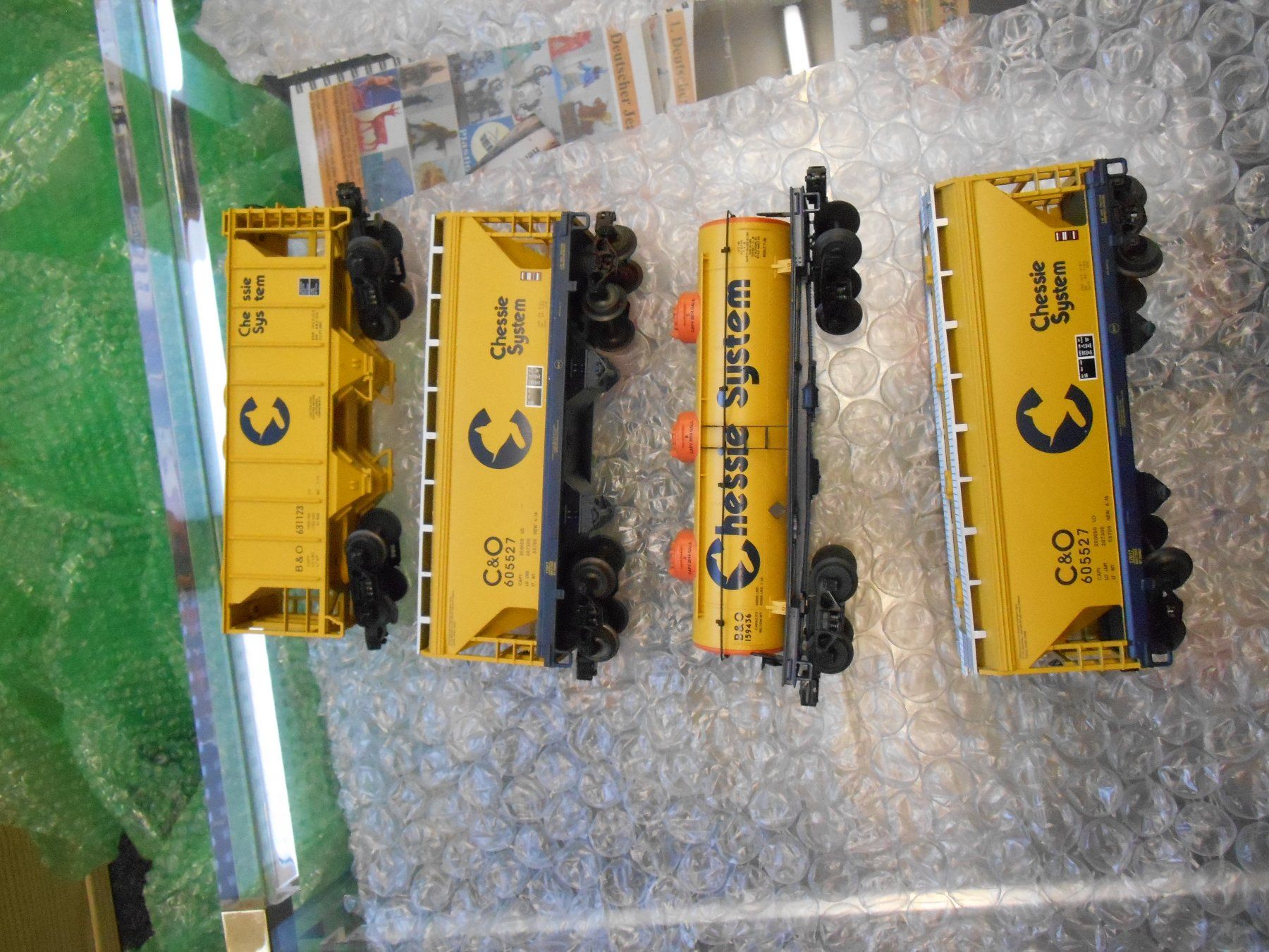 Lionel Modellini di ferrovie: 4er Set Modellbahn Waggons Chessie System gelb MTH LINOEL – Usato da Wohlen AG venduto da timpojim1